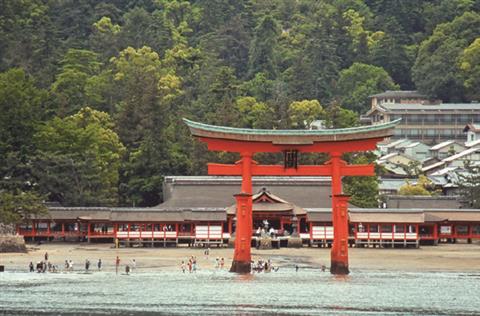 嚴島神社 写真提供：一般社団法人広島県観光連盟